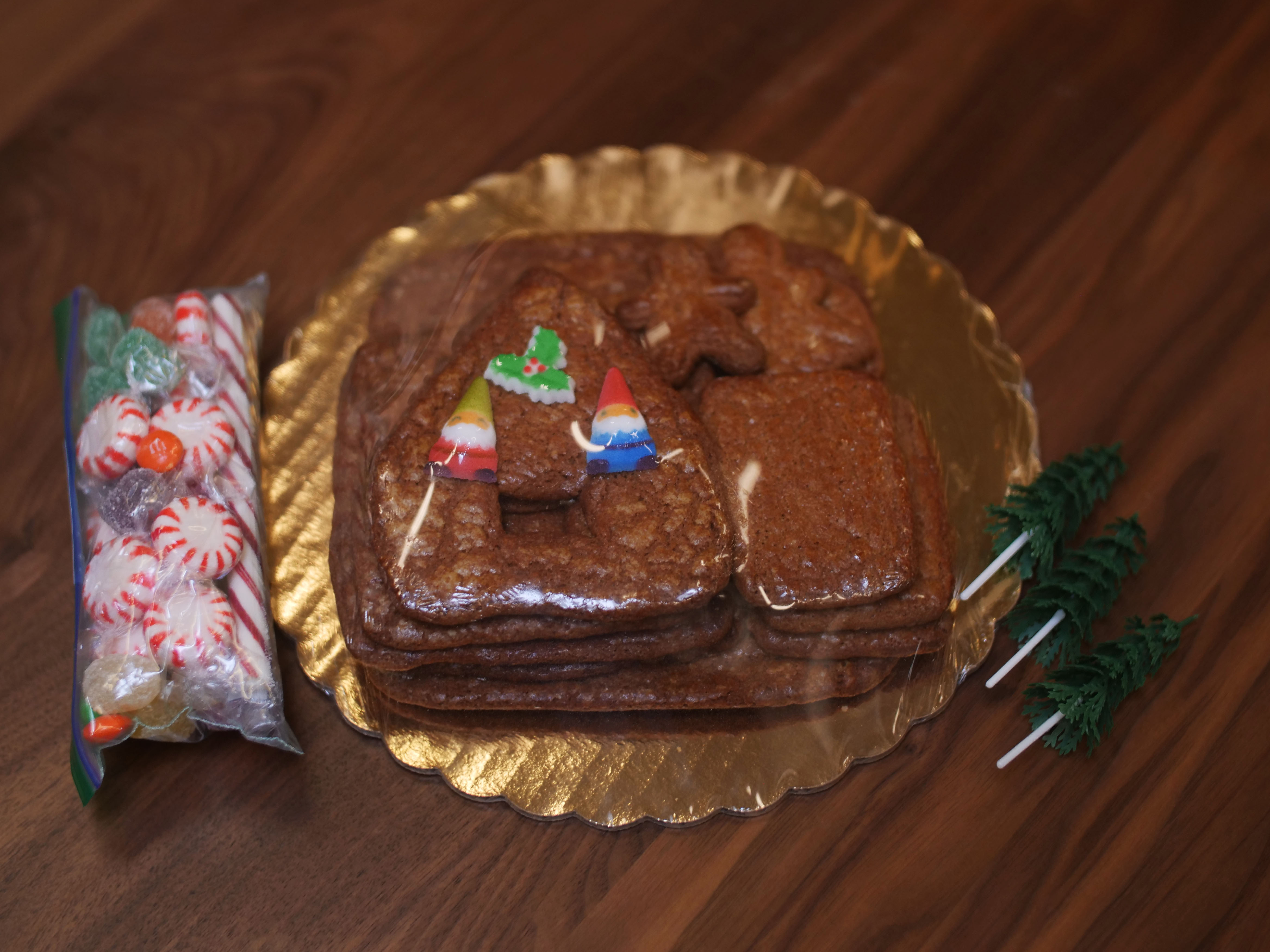 Seasonal Gingerbread House Kit